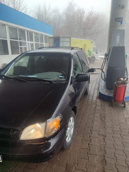 Продам машину тоиоту сиенну