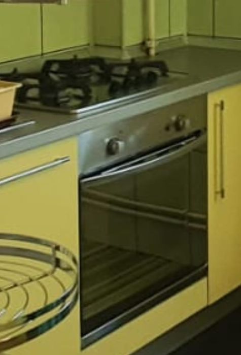 Vand plita pe gaz cu 4 ochiuri si cuptor electric Ariston