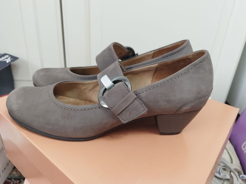 Обувки на нисък ток,от естествена кожа размер 41