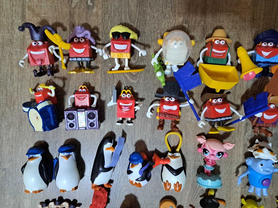 Lot 90 figurine (majoritatea Happy Meal Mc Donalds, anii 2000)