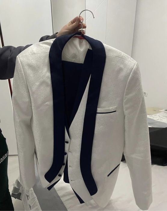 Costum mire nou, Purtat o singură dată