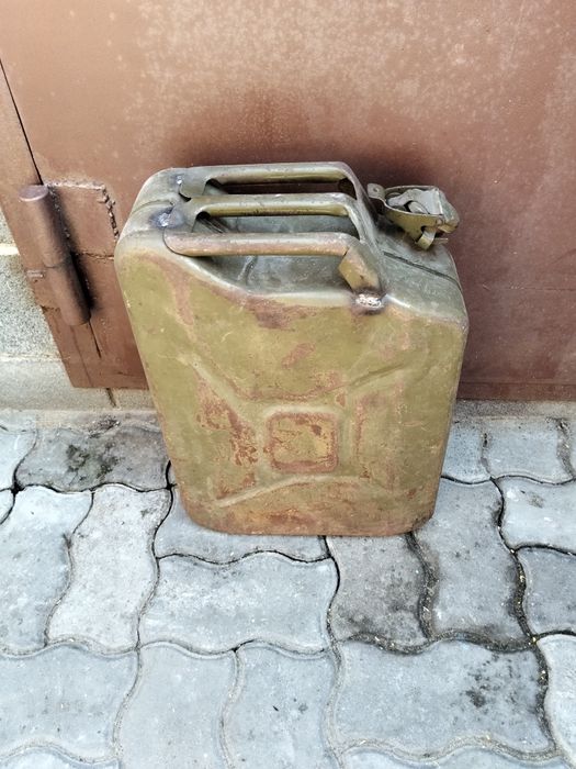 Продам канистру  20л . для ГСМ