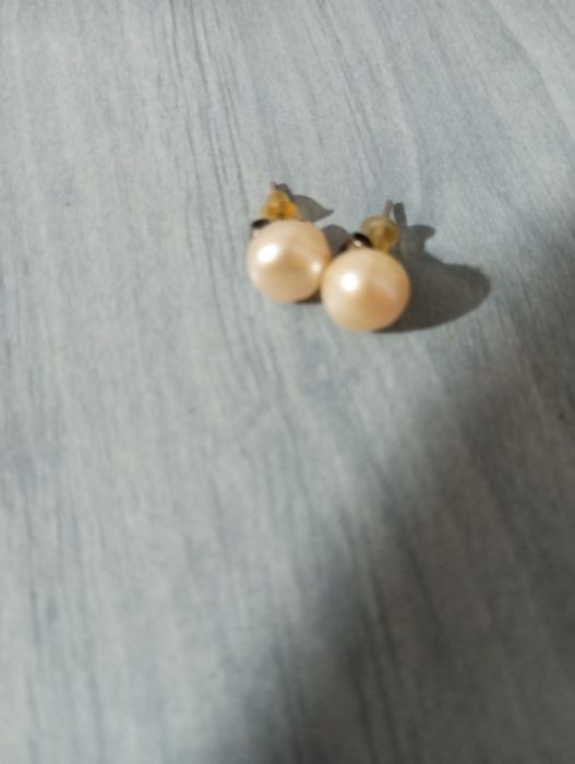 Cercei cu perle nude