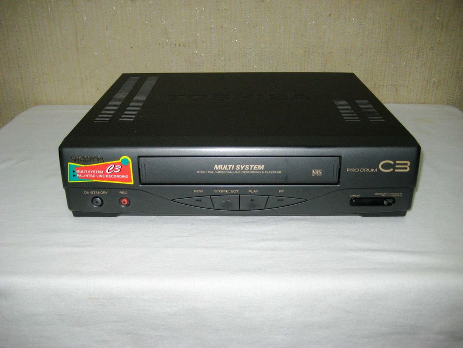 Видеоплейер + записной TOSHIBA оригинал четка читает отличном состояни