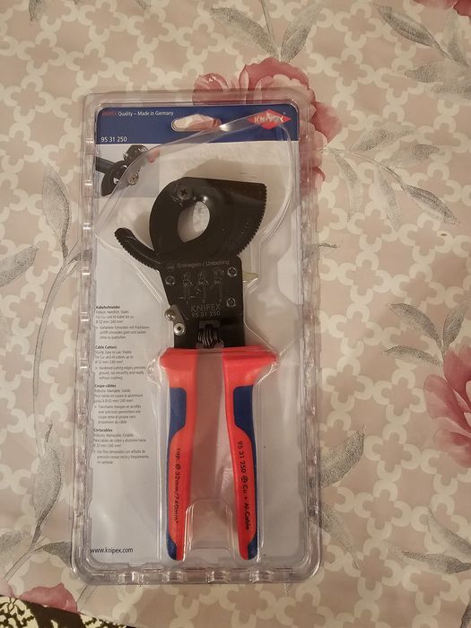 Taietor pentru cabluri electrice de mare dimensiune