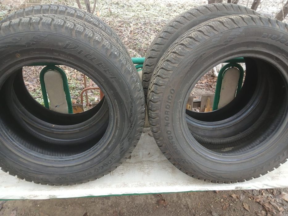 Продам шины шипованные