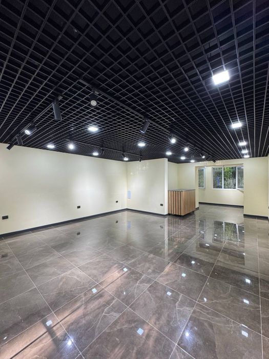 Гидромедцентр/Юнусабад - Продается нежилое помещение вдоль дороги 80м2