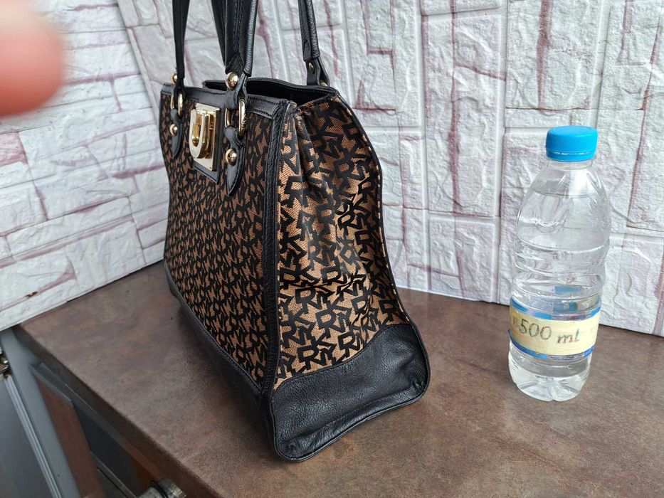 дамска чанта,DKNY,черна Дона Карън
- естествена кожа