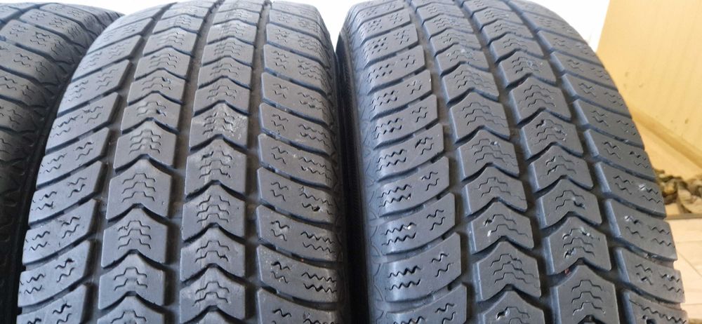 Бусови гуми 205/65/16С SEMPERIT