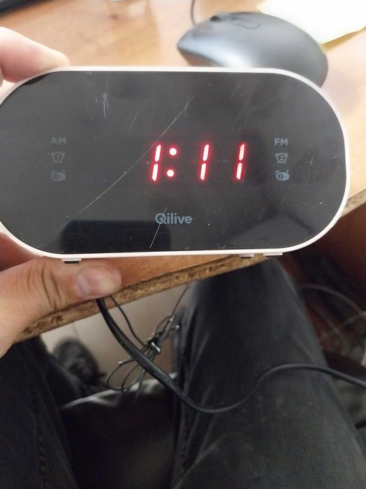 Radio cu ceas digital Qilive