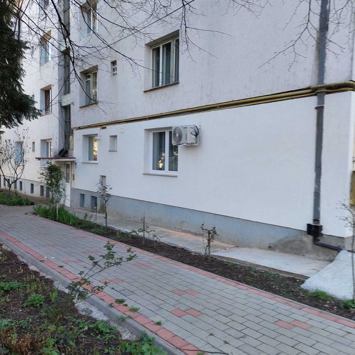 Apartament cu 3 camere CENTRAL