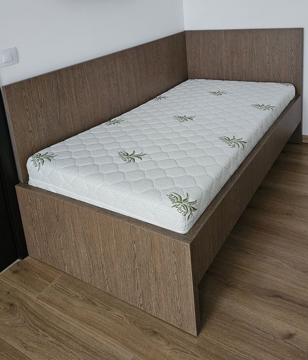 Vând pat cu saltea ,nou!!!