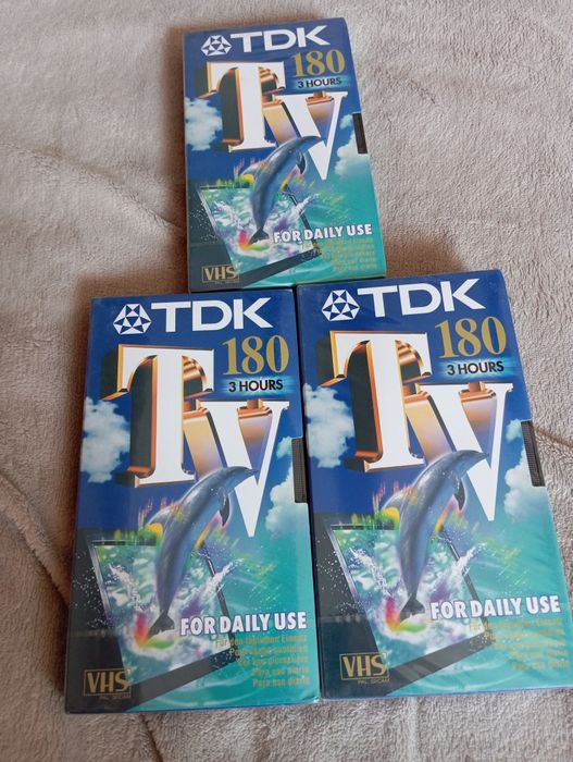 3 casete video noi, nedeschise