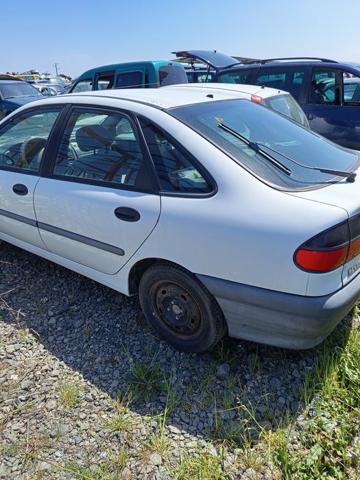 Рено лагуна 2.0 111 кс 1996 г на части