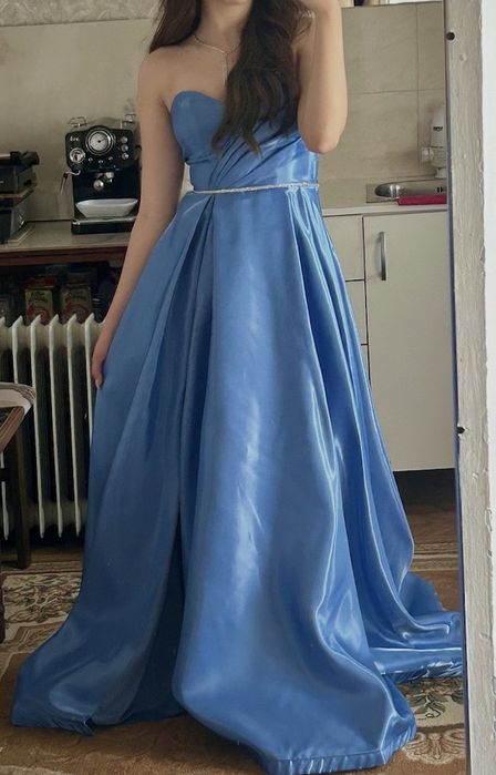 Официална рокля.Носена САМО ВЕДНЪЖ- в отлично състояние!