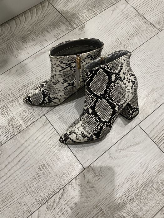 Дамски боти по 15 лв