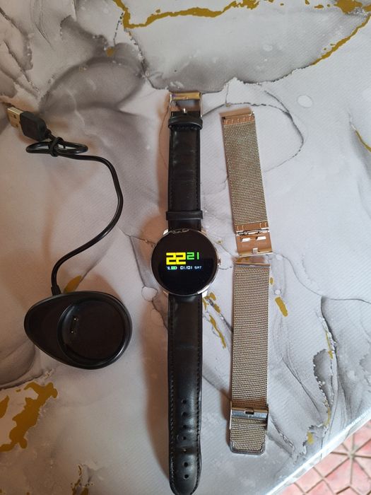 Смарт часы ,совместимые смартфоном.Есть дополнительно браслет.со смарт