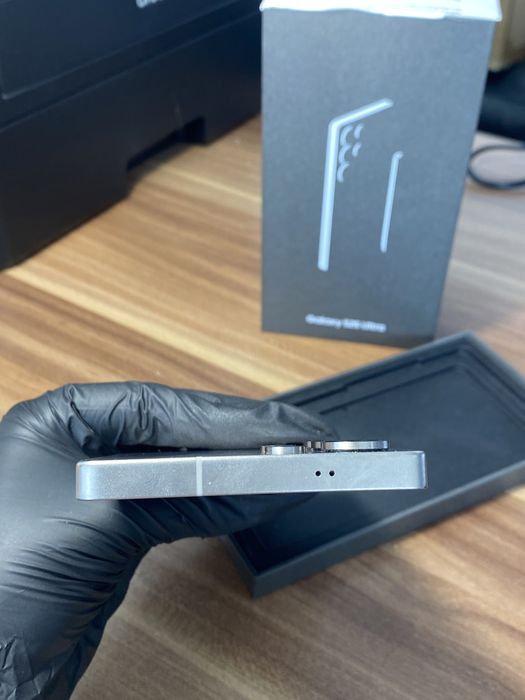 Samsung Galaxy s25 ultra • 512 GB • Titanium Gray