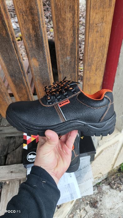 Bocanci de munca noi