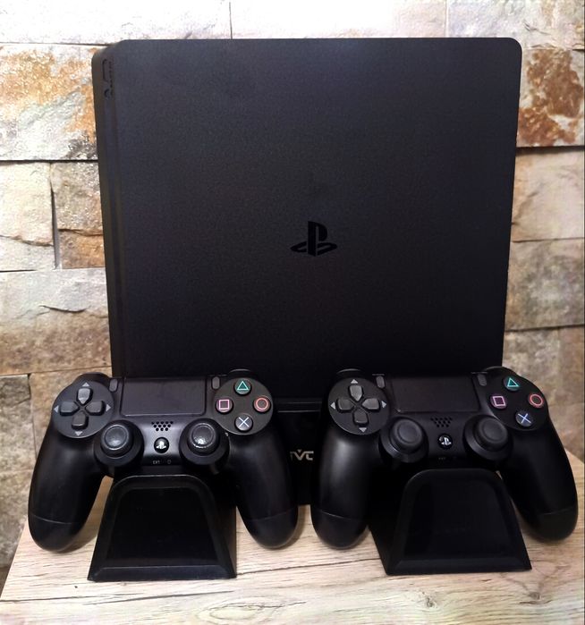 PlayStation 4/Ps 4 Slim 1 TB HDD cu +30 jocuri instalate + 2 Controlere Wireles + 1 Joc pe CD cadou