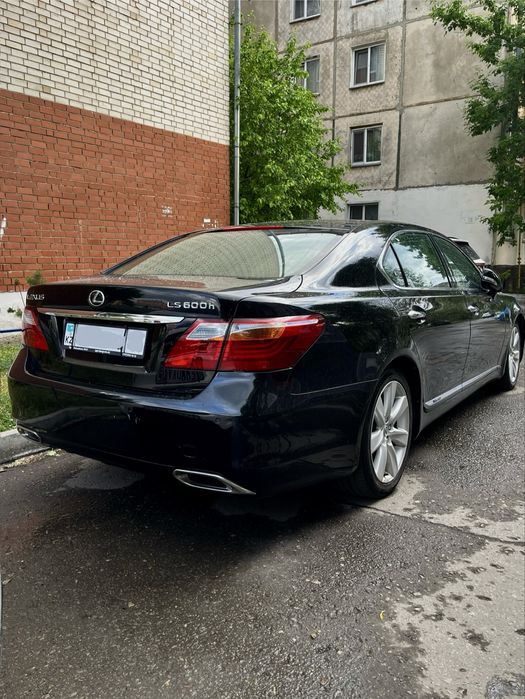 Lexus LS600H. Лексус