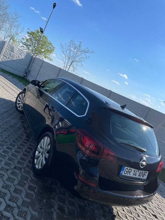 Opel Astra j break 1,7cdti  2011