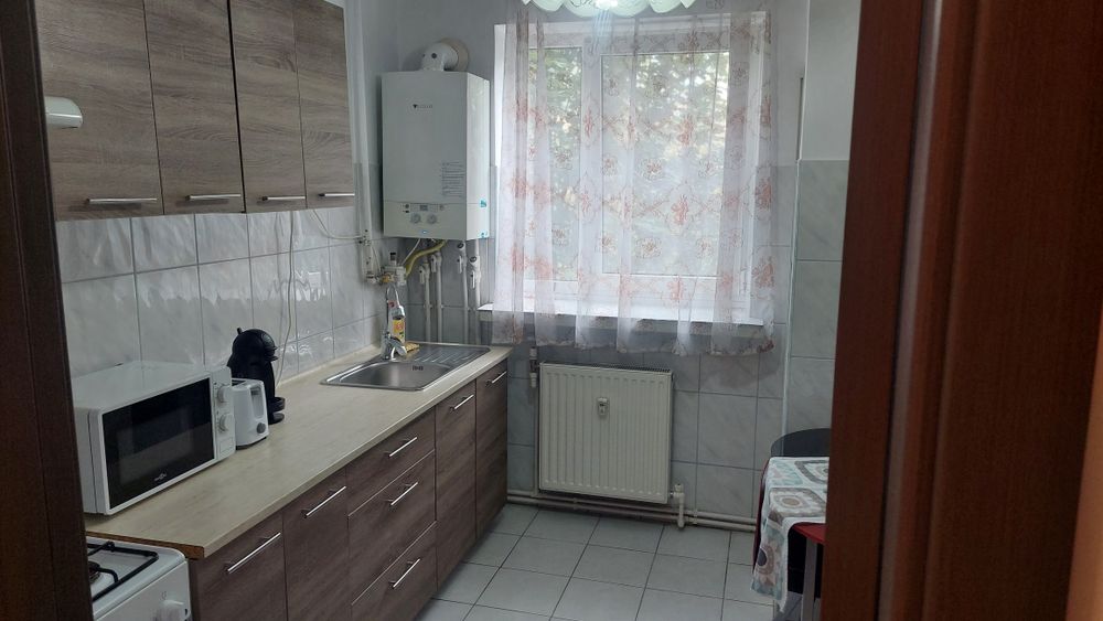 Apartament 2 camere decomandat,etaj.2 renovat recent, balcon închis