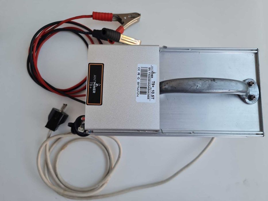 12V Токоизправител за стартиране на двигателя при изтощен акумулатор