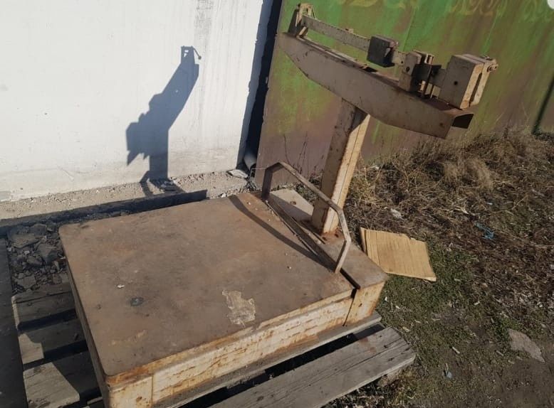 Продам металлические весы.