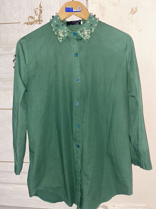 Рубашка М ка. Одевала 3-4 раза,почти как новый, дефектов нету