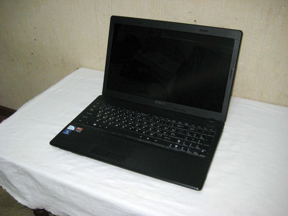 Ноутбук ASUS офисный OZU2Gb/HHD320Gb DVDrom идеальном рабочим состояни