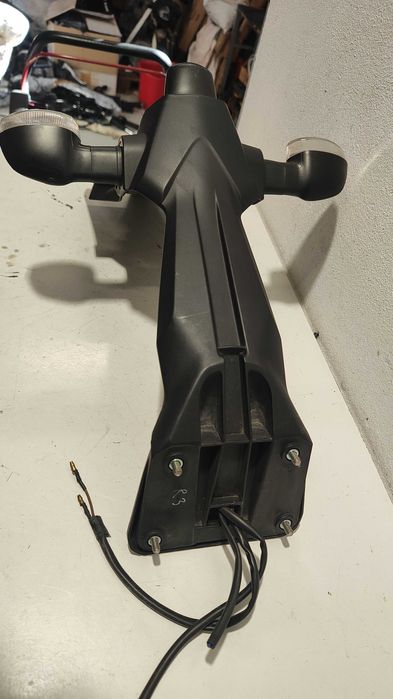 Monopost  suport numar Yamaha R3