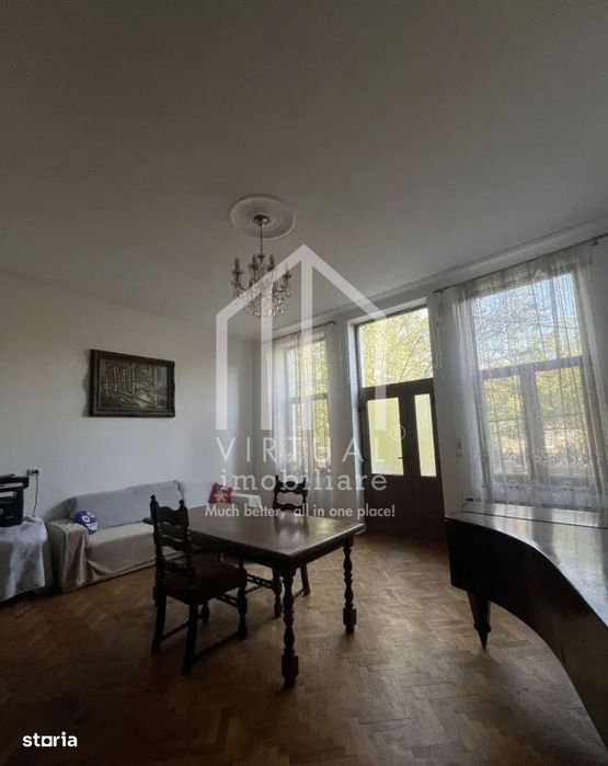 Casa formata din 2 apartamente, 2 garaje,  3 bai - zona Trei Stejari