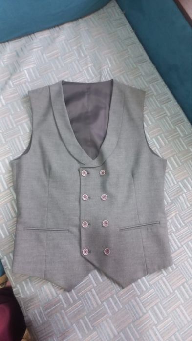 Продам костюм тройка