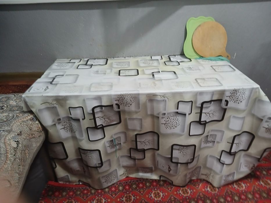 Ковры,кровать,стол,кухонный набор б/у цена договорная