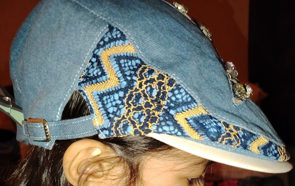 Женские джинсовые кепки