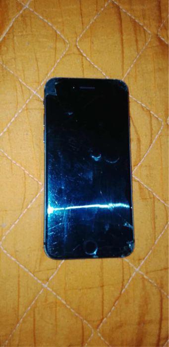 Buna am ai eu telefoane de piese unele se pot repara