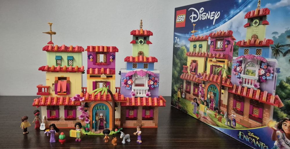 Set  Lego 43245,Casa Madrigal,  complet, cutie, manual.