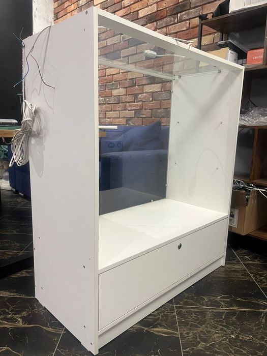 Торговое оборудование, витрины