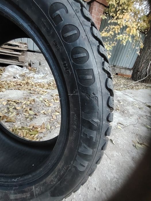 Продам шины зимние 215/55 /17