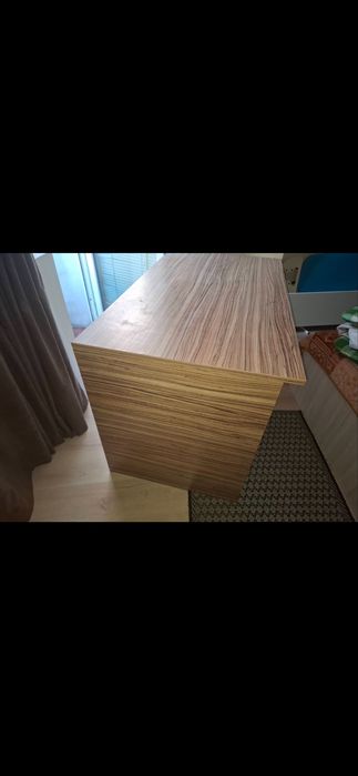 Продавам голямо бюро 120/70