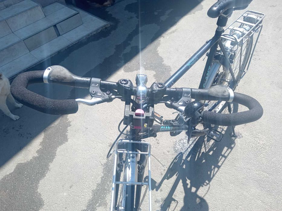 Vând BICICLETA GIANT roți 28