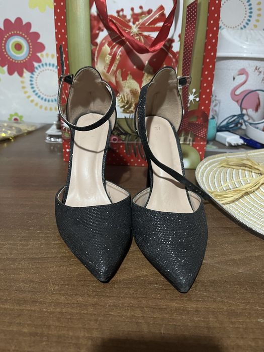 Обувки на висок ток