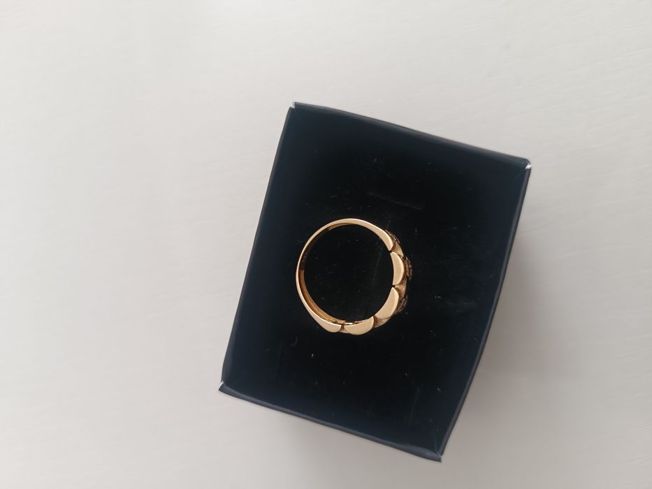 Продам золотое кольцо 16,5р 585