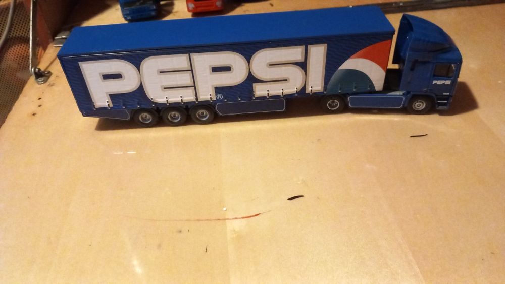 Machete 1/ 50 multe noi