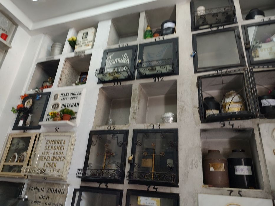 Vand nisa Nr11,columbar 13B in sala de marmura..