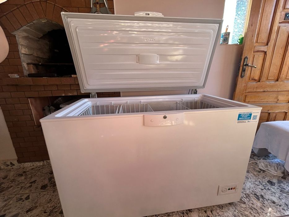 Lada frigorifica Beko HSA29540N, 284 l, Clasa E, Fast Freezing, Cosuri metalice, Iluminare LED, Alb
