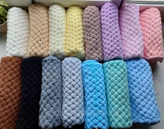 Детские и взрослые пледы. В наличии есть.