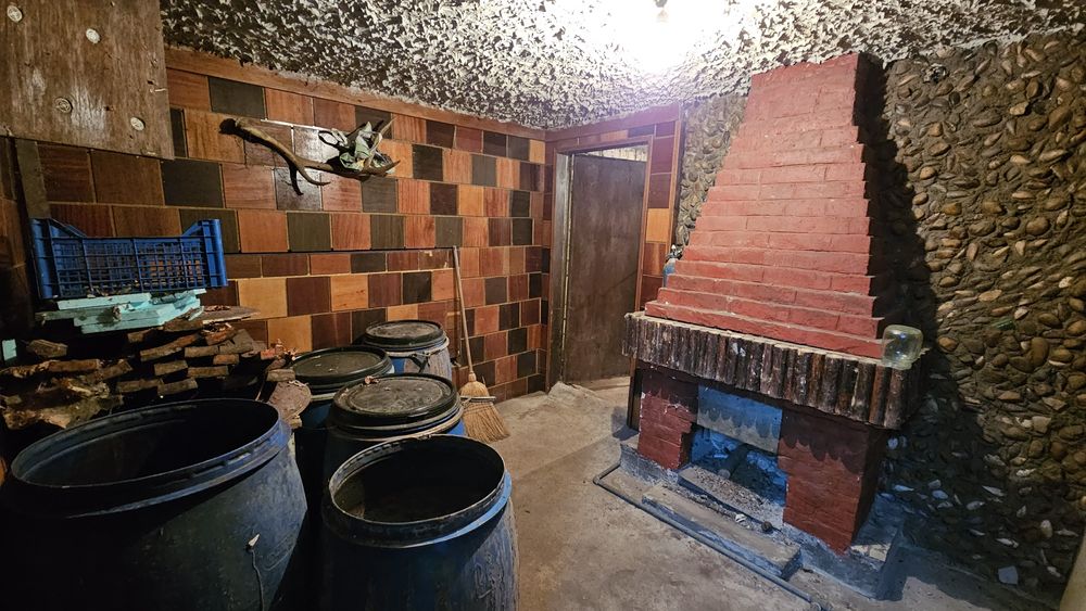 Имот гр. Дулово ,ЕТАЖ от къща с двор, гараж, градина