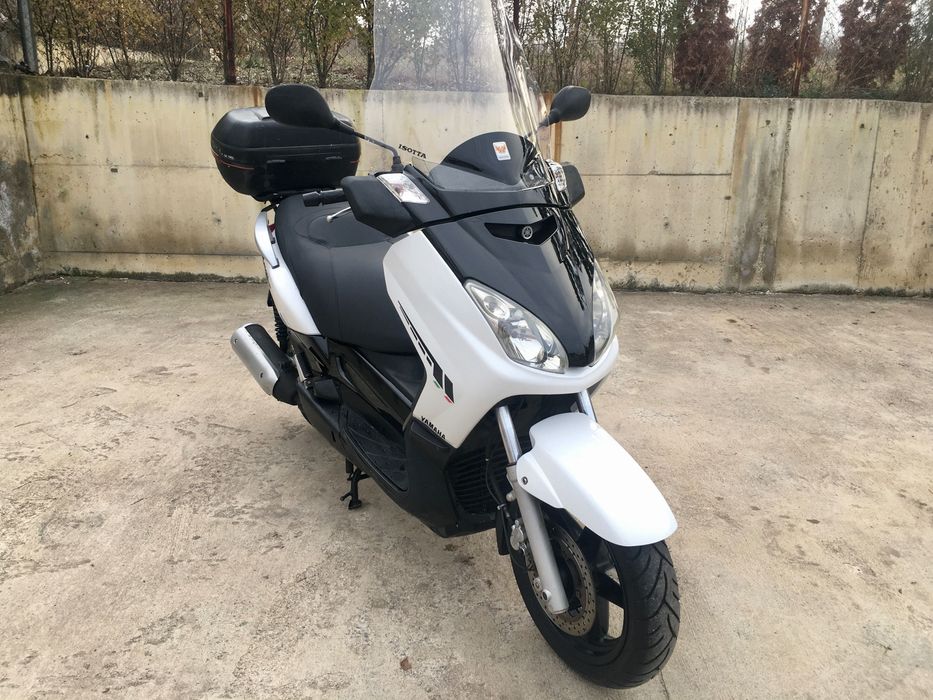 Yamaha X-Max 250